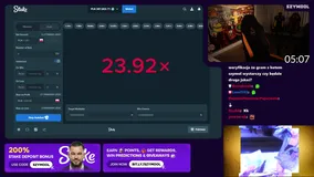 Banner de promoción con torneos, leaderboard y recompensas visuales